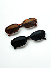 Load image into Gallery viewer, Bella Vintage Oval Sunglasses
