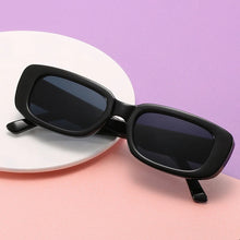 Load image into Gallery viewer, Vintage Sunglasses Black
